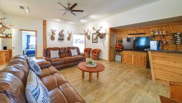 House (5 Bedrooms) | Interior