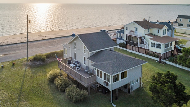 A coastal house with a deck, a second story, and a view of the ocean. - Lovely Coastal Home By Delaware Bay: Walk to Beach (Fortescue)