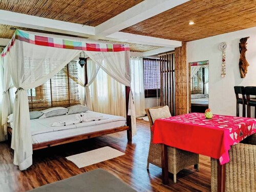 Charming Studio with Kitchen and Air Con – 4 Min Walk to Beach
