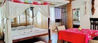 Charming Studio with Kitchen and Air Con – 4 Min Walk to Beach