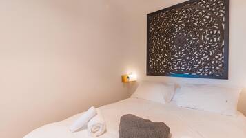 2 bedrooms, iron/ironing board, WiFi, bed sheets