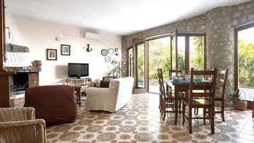 Villa | Living area