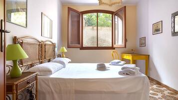 Villa | 6 bedrooms, individually decorated, individually furnished