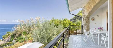 Villa | Terrace/patio