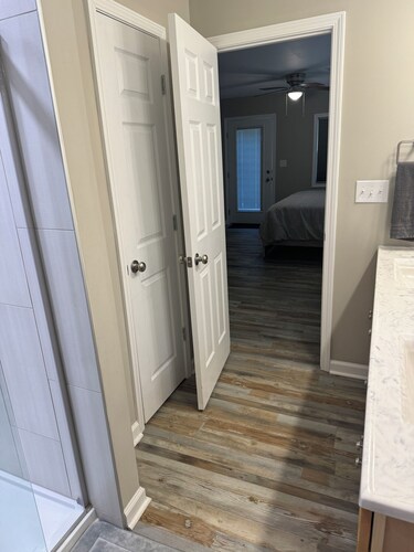 Lake House 4-bedroom/ 4 bath in Buchanan 1 Mile behind Paris Landing Marina.