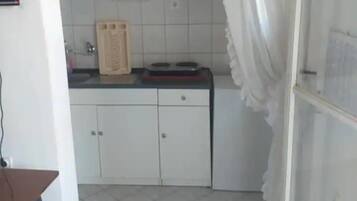 House | Private kitchen | Fridge, stovetop