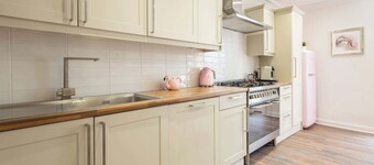 Host & Stay | Yule House