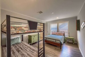 3 bedrooms, iron/ironing board, free WiFi, bed sheets