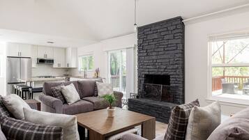 Fernseher, Kamin, Arbeitsbereiche