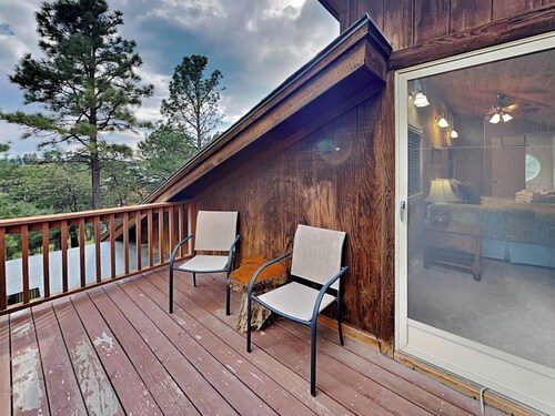 Lowkeys Lodge | Hot Tub, Great Midtown Location