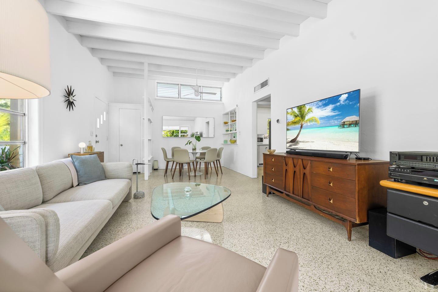 Smart TV, Stereo and plenty of seating space for your family and friends. 