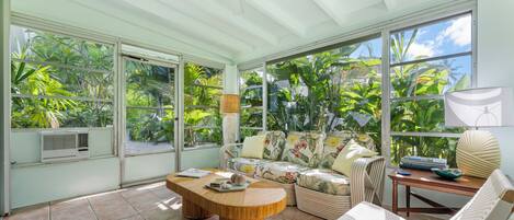 Smart TV, libros y impresora