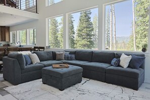 Smart TV, fireplace, computer monitors - Silverview Lodge by Cottonwood Lodging (Brighton)