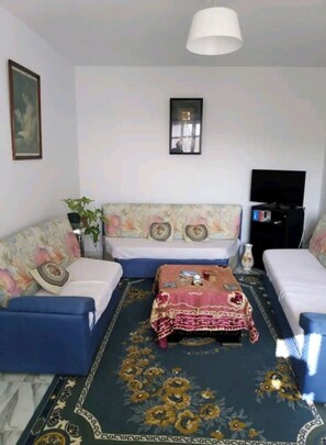 Living area - Charming Studio à côté de l'aéroport Cozy Appartment Near Carthage Airport (Ariana Governorate)