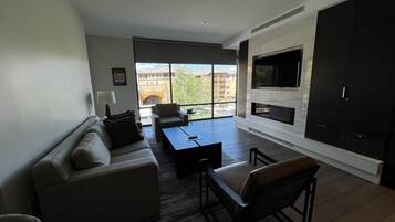 Condo, 2 Bedrooms | Living area