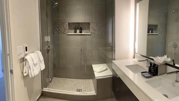 Condo, 2 Bedrooms | Bathroom | Towels