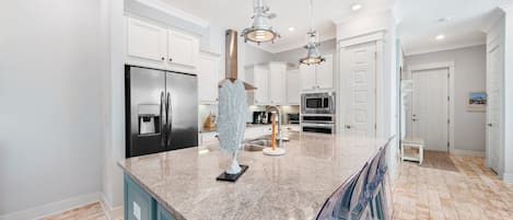 タウンホーム 3 ベッドルーム | 専用キッチン | 冷蔵庫、オーブン、コーヒー / ティーメーカー、トースター