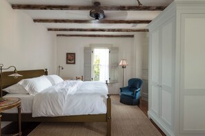 2 bedrooms, iron/ironing board, free WiFi, bed sheets - Chartres Carriage House & POOL by Dear Valentine (New Orleans)