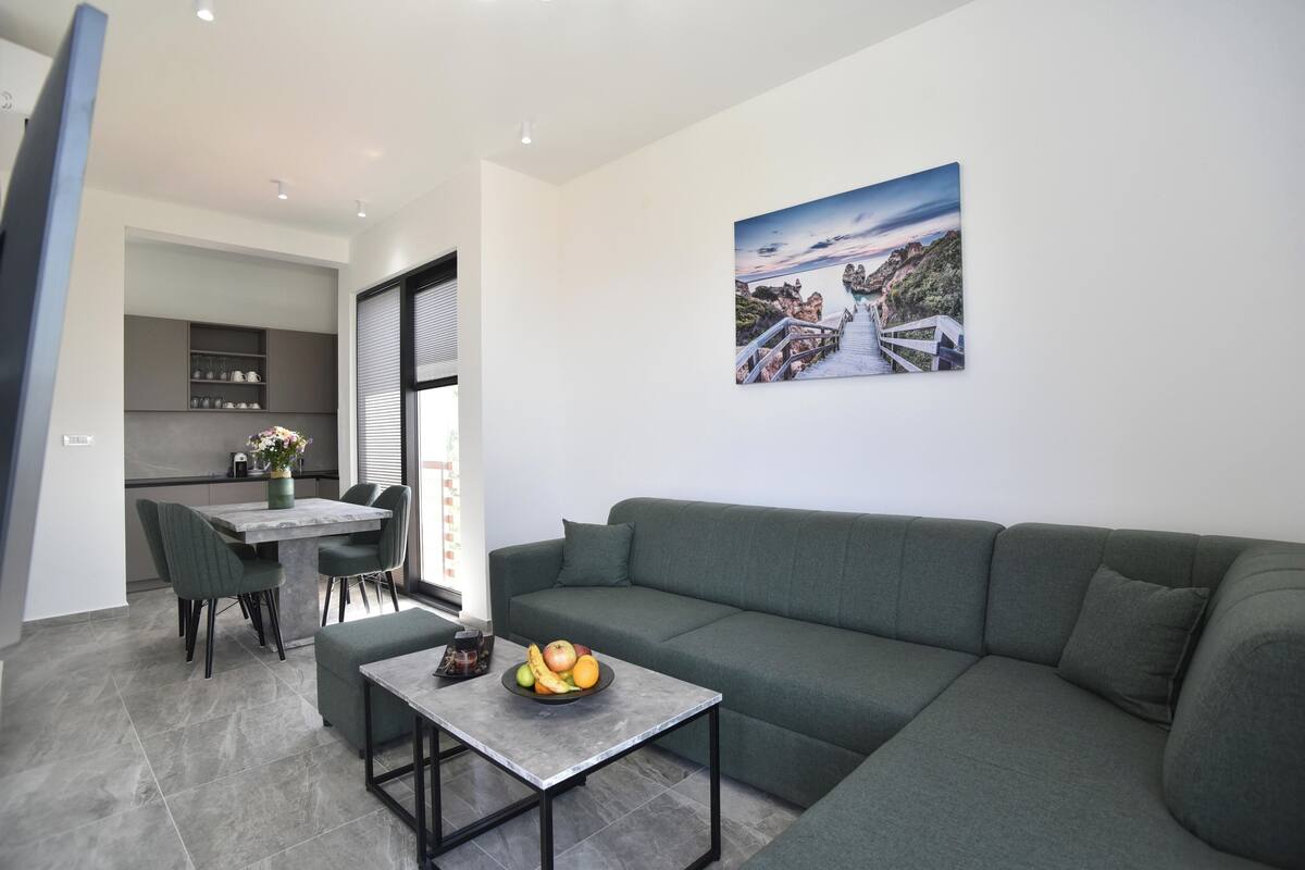 Family Apartment, Sea View | Living area