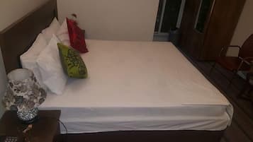 Deluxe Double Room | Soundproofing, iron/ironing board, free WiFi