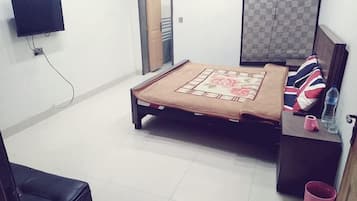 Deluxe Double Room | Soundproofing, iron/ironing board, free WiFi