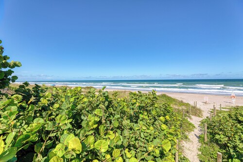 Heated Pool - New Listing-Pool Home- 1/2 block from Beach