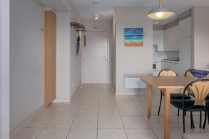 Dining - 1 bedroom accommodation in Oostduinkerke (Oostduinkerke)