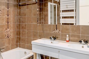 Bathroom - 2 bedroom accommodation in Sint Idesbald (Sint Idesbald)
