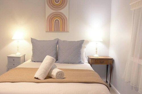 The Little White Cottage Country Elegance Near CBD