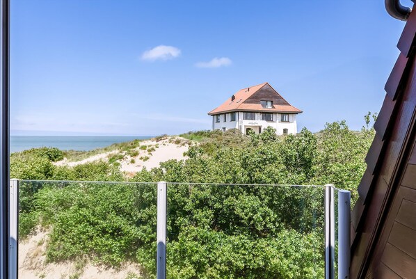 Property grounds - 3 bedroom accommodation in Sint Idesbald (Sint Idesbald)