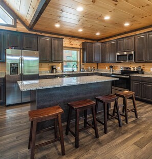 Fridge, microwave, stovetop, dishwasher