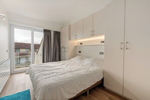 Unclassified image, 5 of 21, button