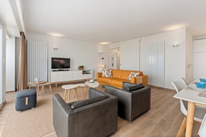 Unclassified image, 2 of 21, button