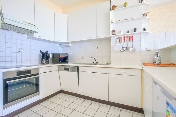 Microwave, oven, stovetop, coffee/tea maker
