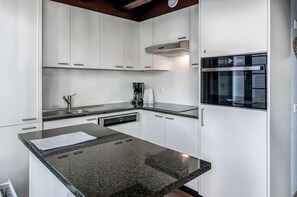Fridge, microwave, oven, coffee/tea maker