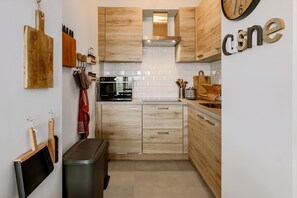 Microwave, oven, stovetop, coffee/tea maker
