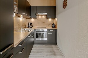 Fridge, oven, stovetop