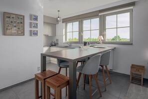 Fridge, stovetop, coffee/tea maker, toaster