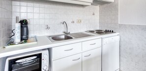 Microwave, oven, stovetop, coffee/tea maker