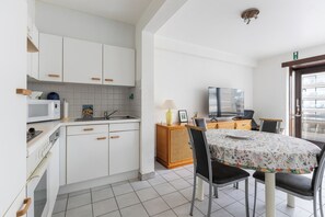 Microwave, oven, stovetop, coffee/tea maker