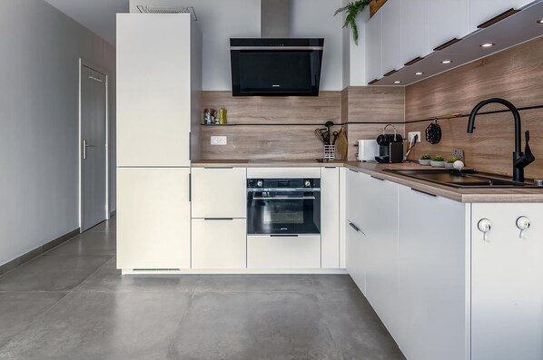 Fridge, microwave, oven, stovetop