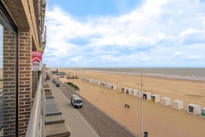 Beach - 4 bedroom accommodation in Sint Idesbald (Sint Idesbald)