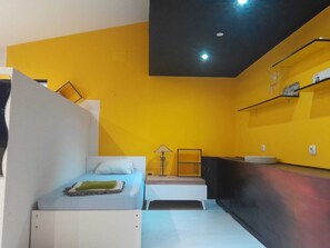 공용 도미토리 | 무료 WiFi, 침대 시트