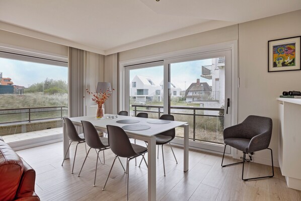 Dining - Castelli J0002 + P J02* (Oostduinkerke)