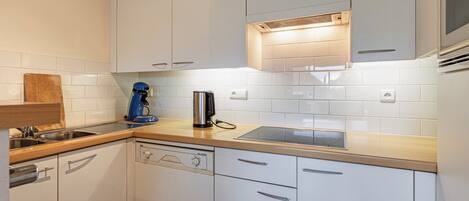 Uuni, liesi, leivänpaahdin