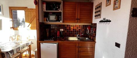 ميكروويف، ماكينة لصنع القهوة/الشاي، محمصة خبز