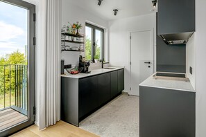 冷蔵庫、オーブン、コンロ、コーヒー / ティーメーカー