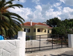 Kiến trúc tòa nhà