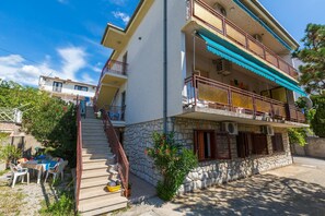 Exterior - Apartments Ana (Crikvenica)
