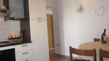 Apartment (A2) | Private kitchen | Fridge, oven, stovetop, espresso maker